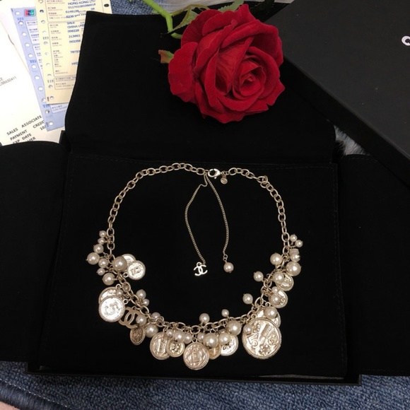 Gold silk pearl necklace